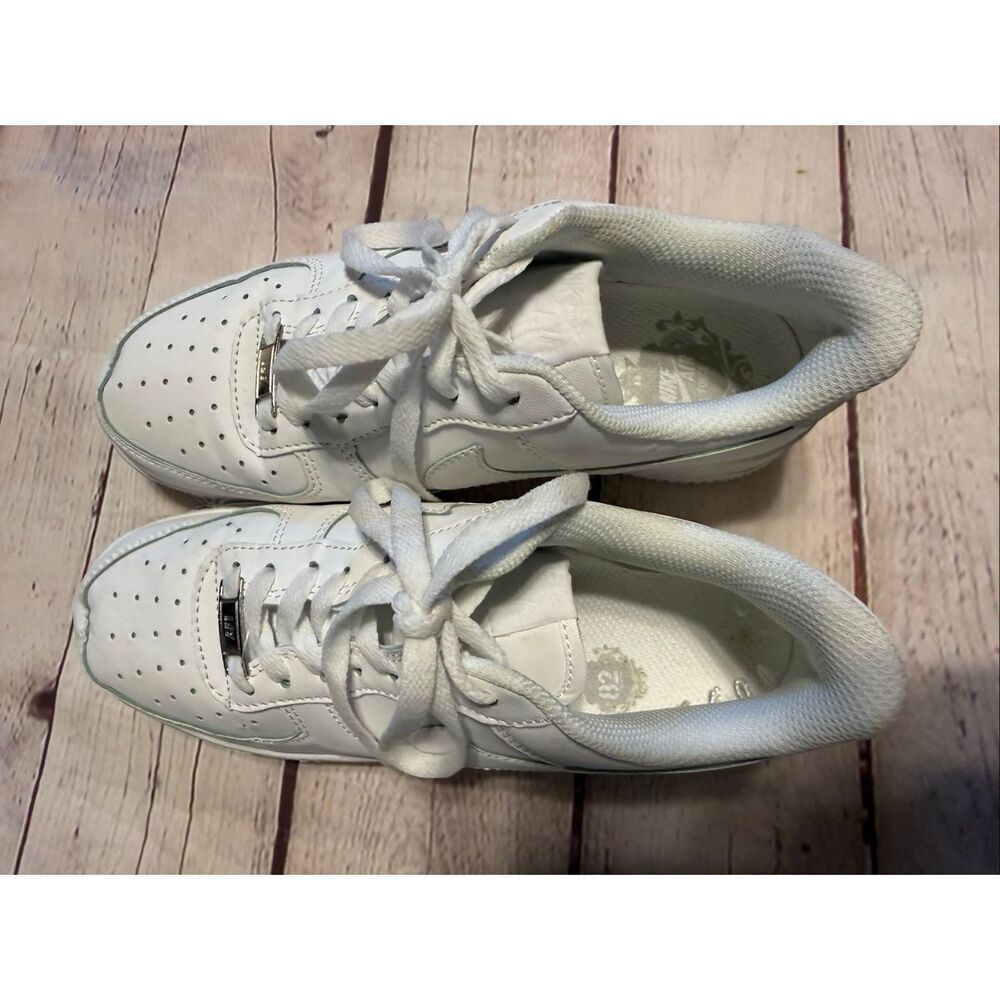 Nike Womens Size 7 Air Force 1's Sneakers Classic White Chunky Streetwear Casual - Picture 4 of 16